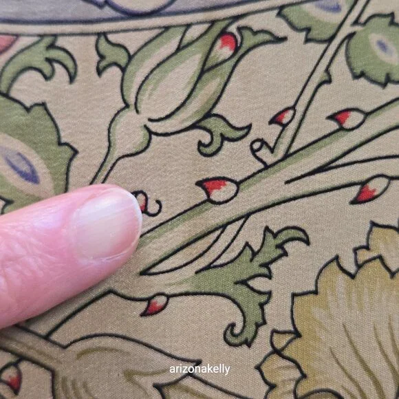 Metropolitan Museum of Art William Morris Silk Scarf "Compton" - Picture 8 of 12